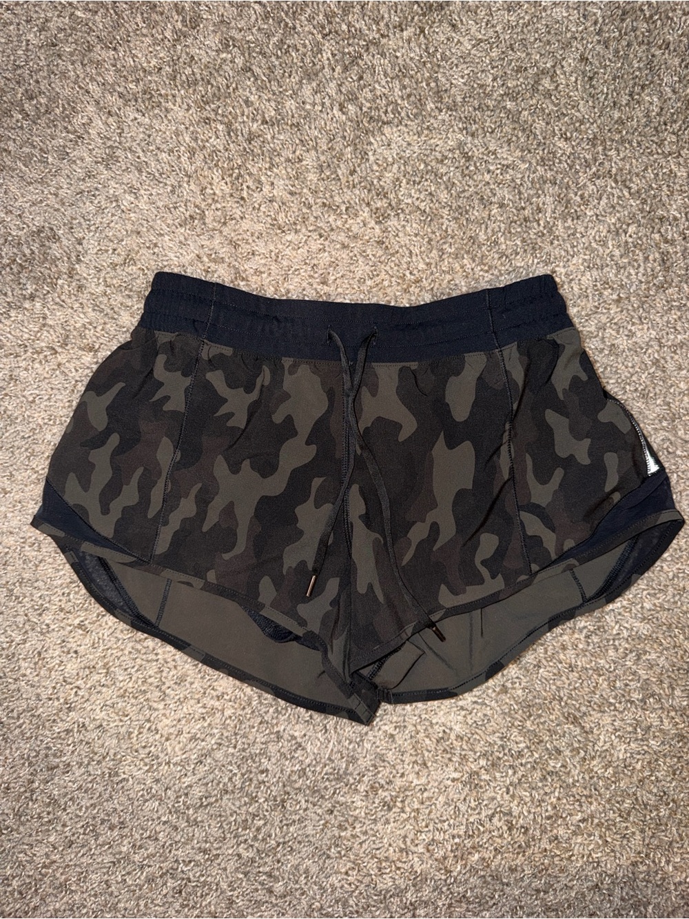 CRZ YOGA Women's Camo Athletic Shorts - Olive & Black